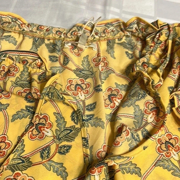 Ruffle,tiered,floral,frill dress,shirring cuffs,tie front,wood accent,keyhole - Picture 13 of 14